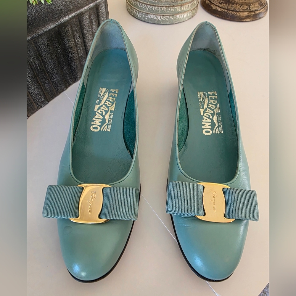 Salvatore Ferragamo Vara Bow Low Heel Turquoise  Leather Vintage Italy-SZ 5.5B